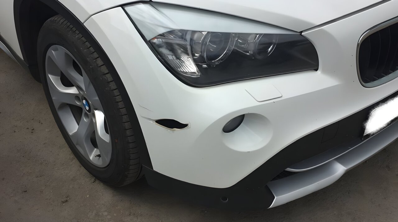 BMW X1: сварка пластика и покраска бампера — до