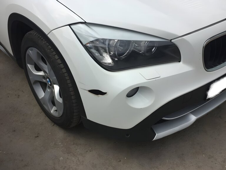 BMW X1: сварка пластика и покраска бампера — до