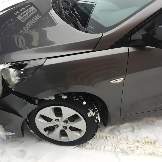 Hyundai Solaris: ремонт передней части после ДТП — до