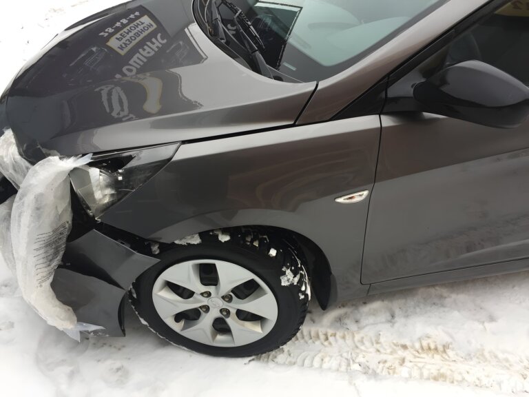 Hyundai Solaris: ремонт передней части после ДТП — до