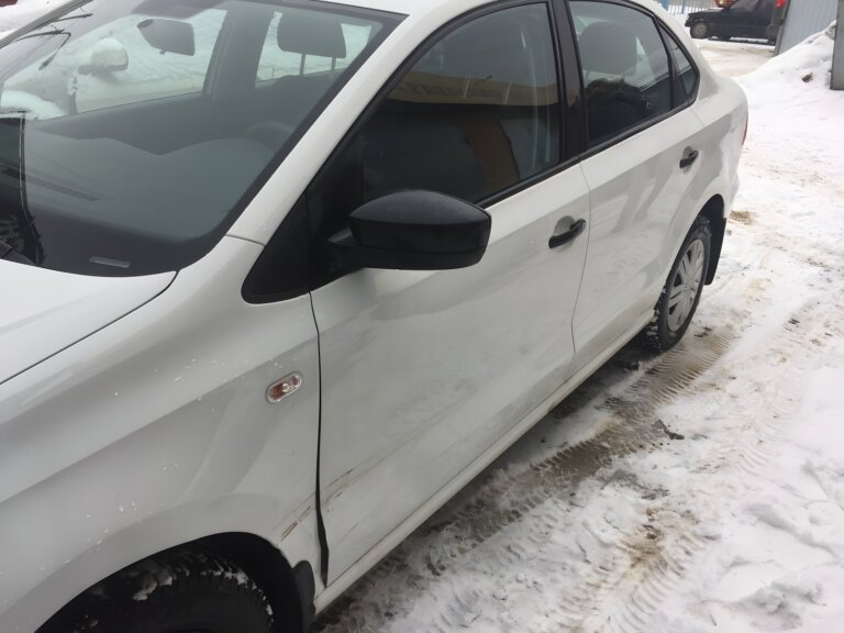 Volkswagen Polo: ремонт двери и крыла — до