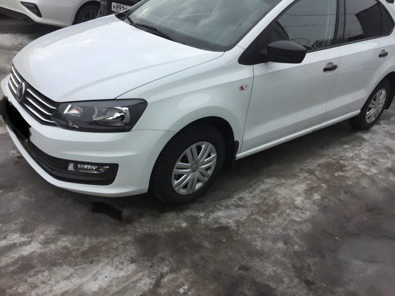 Volkswagen Polo: ремонт двери и крыла